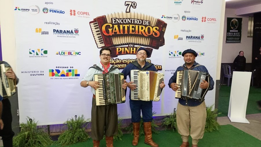 GAITEIROS DE CRUZ ALTA RS, REPRESENTAM O MUNICÍPIO NO PARANÁ